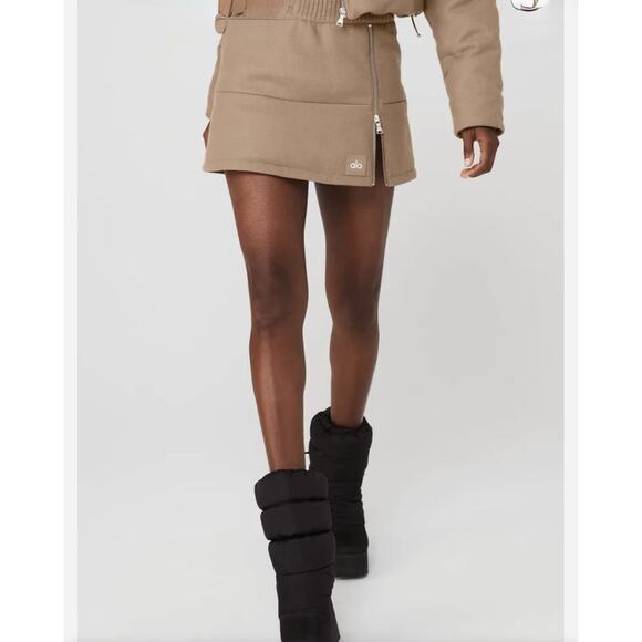 Alo Yoga Polaris Puffer Skirt - Gingerbread Size Small Athleisure Outdoors - Picture 1 of 11